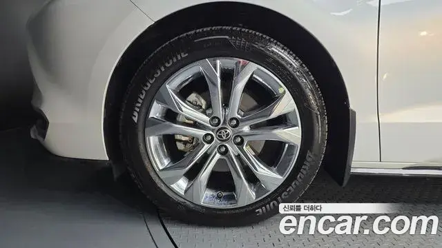 Toyota Sienna 2023 — Photo 18/20