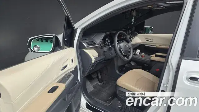 Toyota Sienna 2023 — Photo 17/20