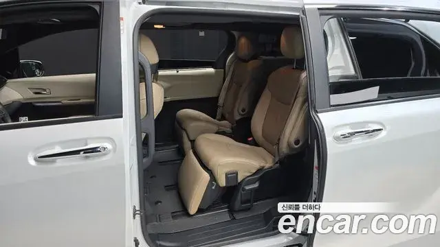 Toyota Sienna 2023 — Photo 5/20
