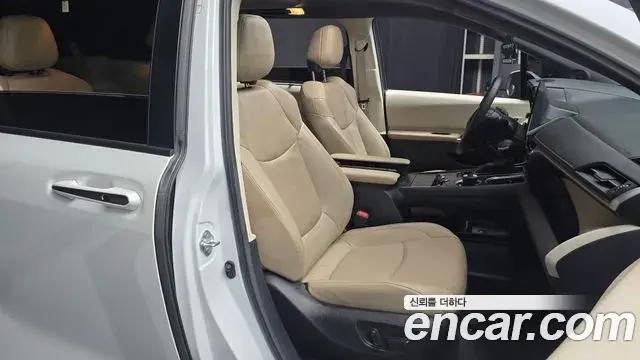 Toyota Sienna 2023 — Photo 8/20