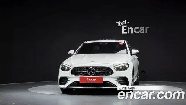 Mercedes-Benz E-Class 2021 — Photo 10/37