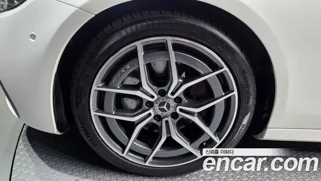 Mercedes-Benz E-Class 2021 — Photo 27/37