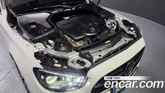Mercedes-Benz E-Class 2021 — Photo 17/37
