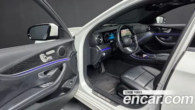 Mercedes-Benz E-Class 2021 — Photo 13/37