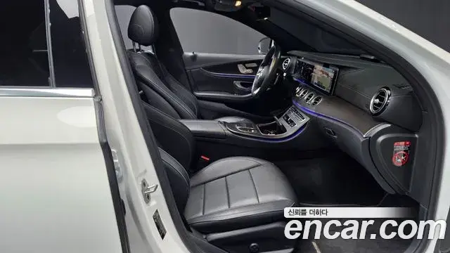 Mercedes-Benz E-Class 2021 — Photo 23/37