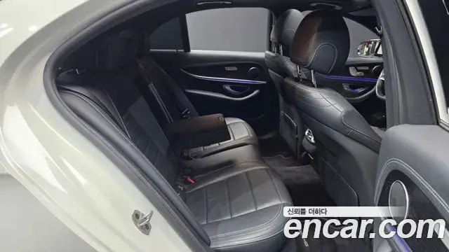 Mercedes-Benz E-Class 2021 — Photo 30/37