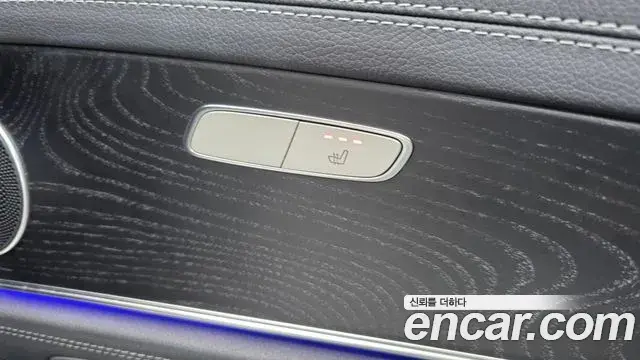 Mercedes-Benz E-Class 2021 — Photo 25/37