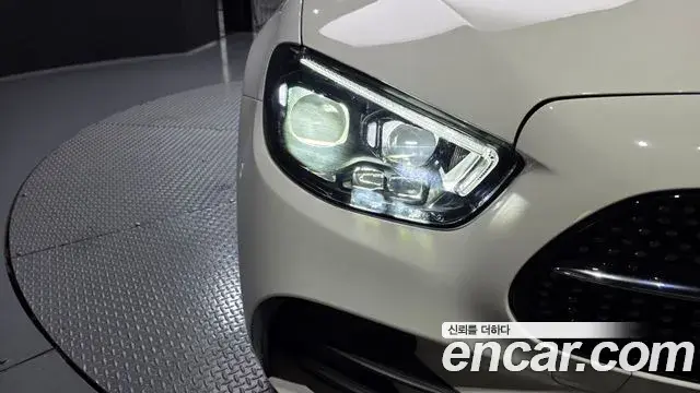Mercedes-Benz E-Class 2021 — Photo 31/37