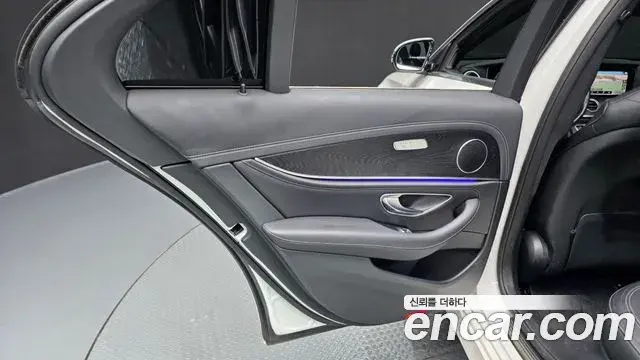 Mercedes-Benz E-Class 2021 — Photo 37/37
