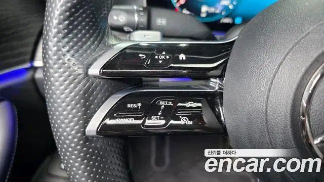 Mercedes-Benz E-Class 2021 — Photo 15/37