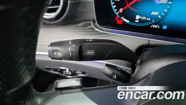 Mercedes-Benz E-Class 2021 — Photo 33/37