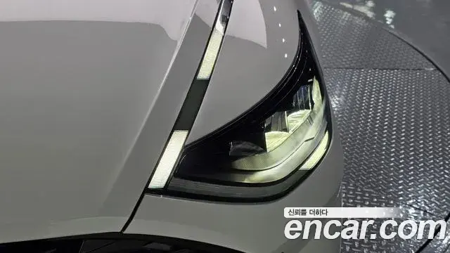 Hyundai Sonata Hybrid 2022 — Şəkil 23/31