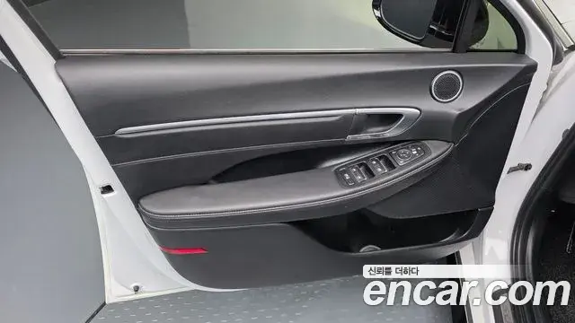 Hyundai Sonata Hybrid 2022 — Şəkil 17/31