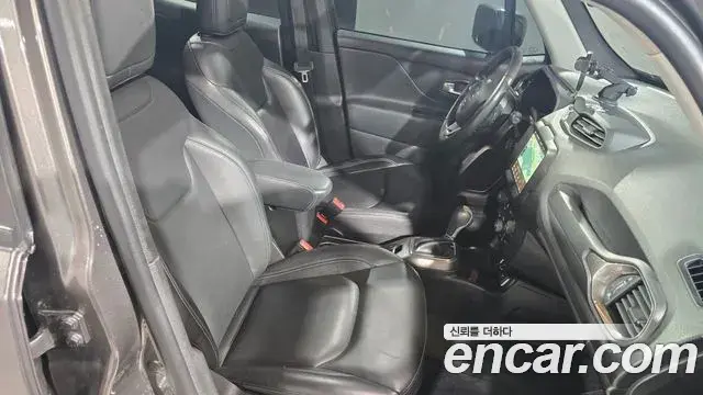 Jeep Renegade 2020 — Фото 18/20