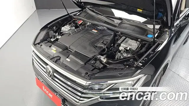 Volkswagen Touareg 2023 — Şəkil 17/20