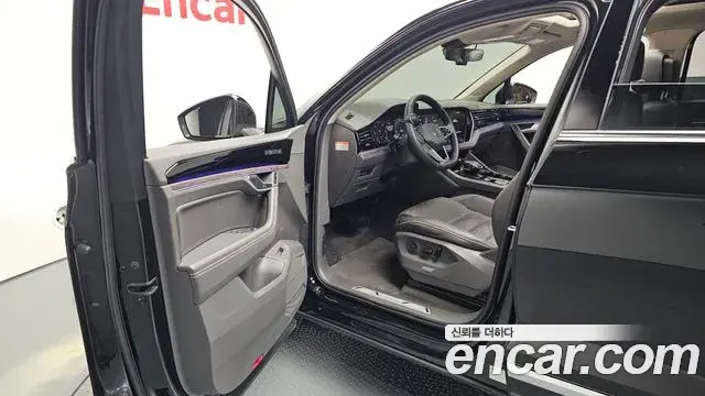 Volkswagen Touareg 2023 — Şəkil 19/20