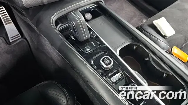 Volvo XC90 2020 — ფოტო 1/37