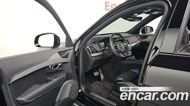 Volvo XC90 2020 — ფოტო 26/37