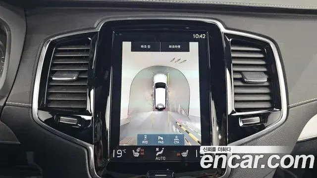 Volvo XC90 2020 — ფოტო 11/37