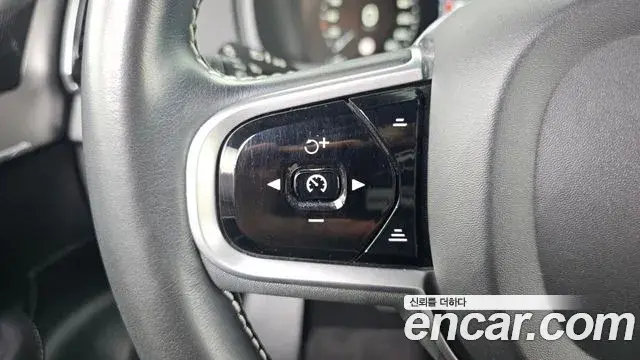 Volvo XC90 2020 — ფოტო 28/37
