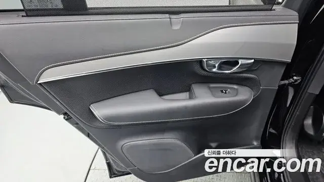 Volvo XC90 2020 — ფოტო 4/37