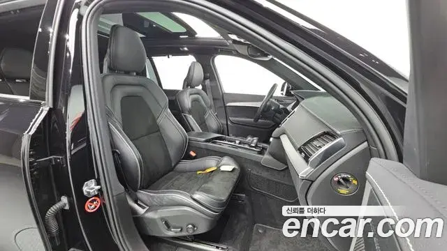 Volvo XC90 2020 — ფოტო 7/37