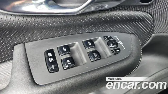 Volvo XC90 2020 — ფოტო 23/37