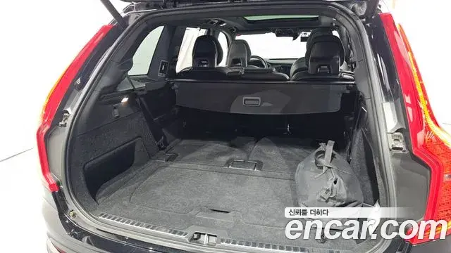 Volvo XC90 2020 — ფოტო 29/37