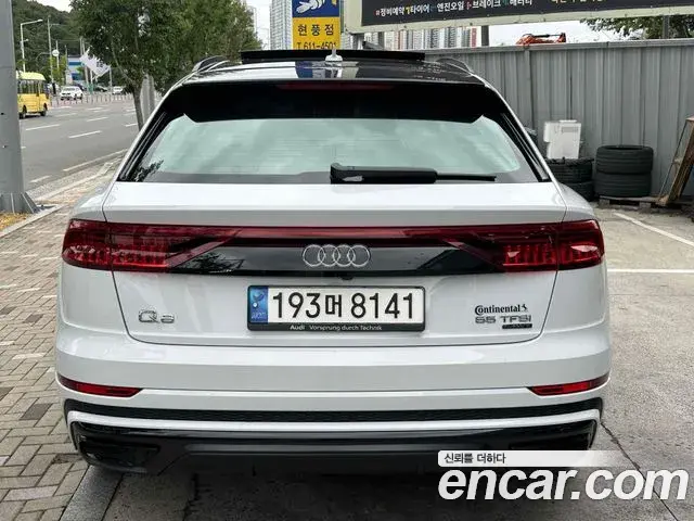 Audi Q8 2022 — Şəkil 15/18