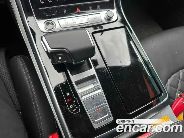Audi Q8 2022 — Şəkil 11/18