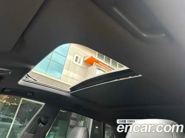 Audi Q8 2022 — Şəkil 12/18