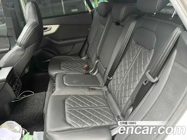 Audi Q8 2022 — Şəkil 6/18