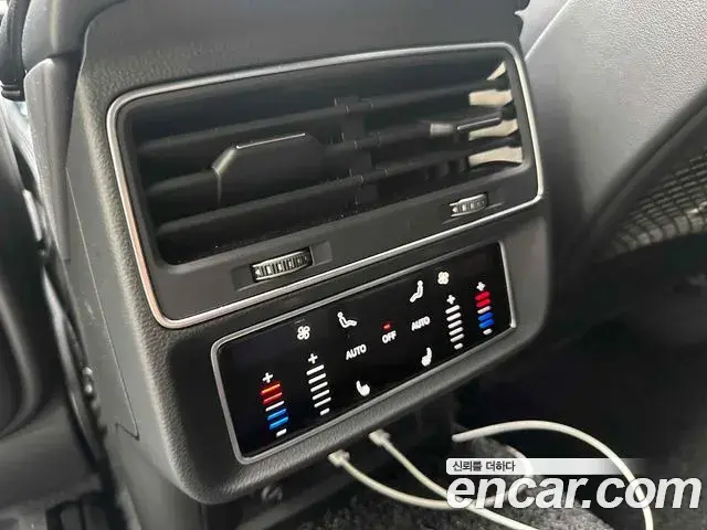Audi Q8 2022 — Şəkil 16/18