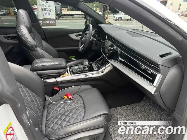 Audi Q8 2022 — Şəkil 9/18