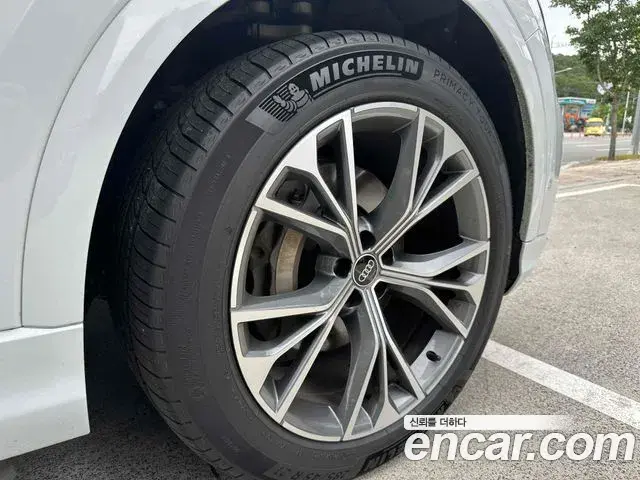 Audi Q8 2022 — Şəkil 18/18