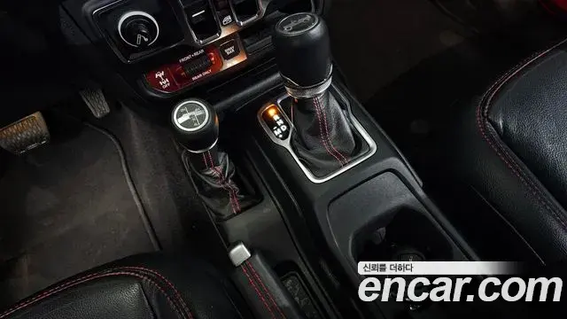 Jeep Wrangler 2019 — Фото 8/20