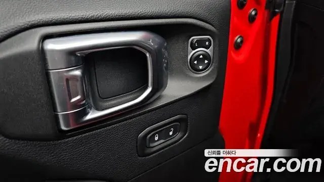 Jeep Wrangler 2019 — Фото 19/20