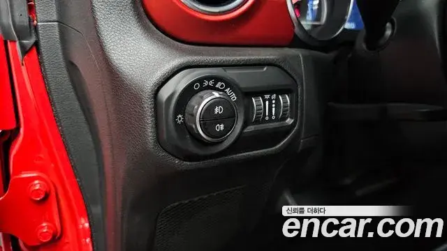 Jeep Wrangler 2019 — Фото 20/20