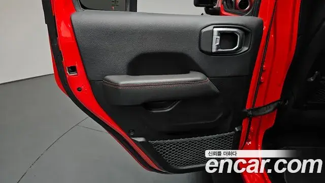 Jeep Wrangler 2019 — Şəkil 27/32