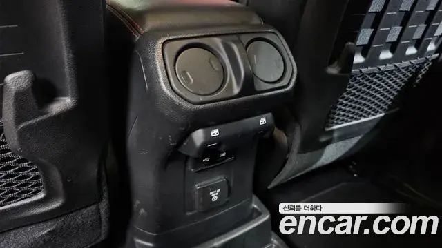 Jeep Wrangler 2019 — Şəkil 2/32