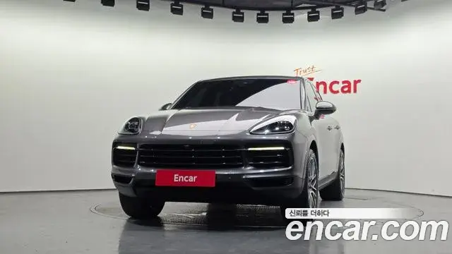 Porsche Cayenne 2021 — ფოტო 16/33