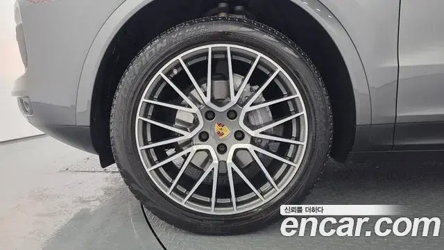 Porsche Cayenne 2021 — ფოტო 26/33