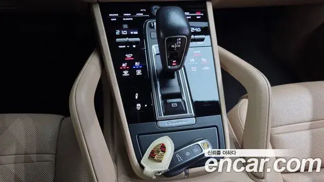 Porsche Cayenne 2021 — ფოტო 13/33