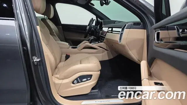 Porsche Cayenne 2021 — ფოტო 20/33