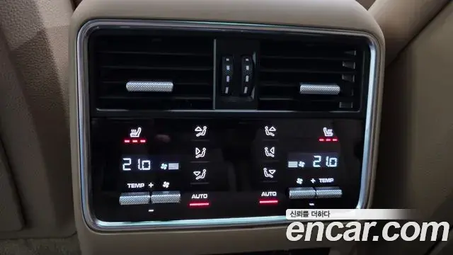 Porsche Cayenne 2021 — ფოტო 32/33