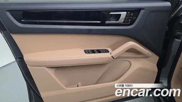 Porsche Cayenne 2021 — ფოტო 7/33