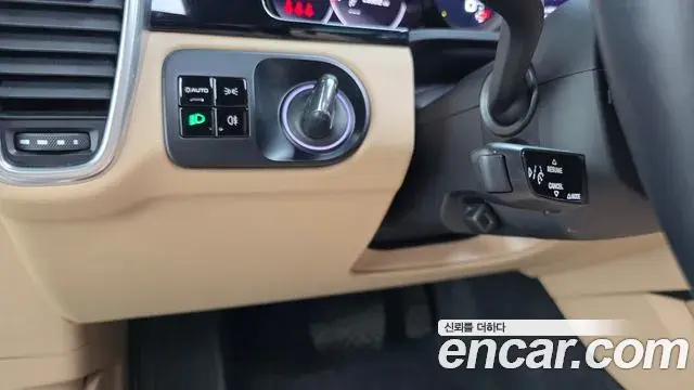Porsche Cayenne 2021 — ფოტო 29/33