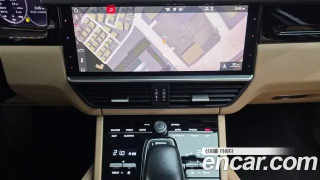 Porsche Cayenne 2021 — ფოტო 21/33