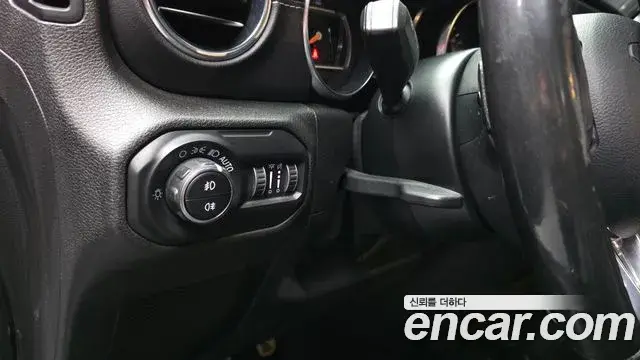 Jeep Wrangler 2019 — Фото 18/20