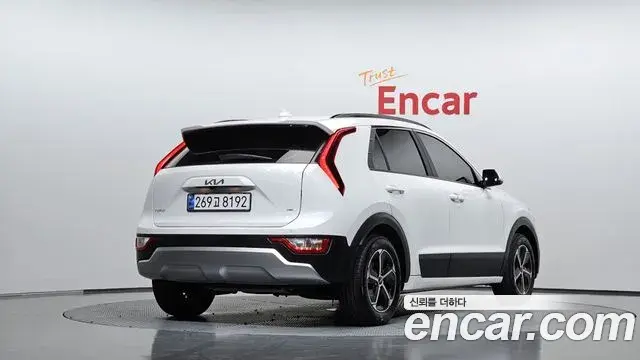 Kia Niro 2025 — Фото 1/20